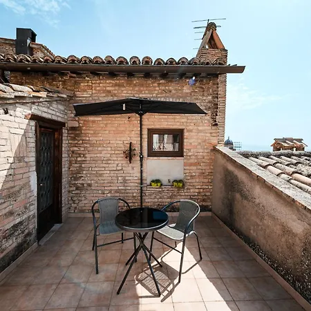 Roof Garden Konukevi 3*